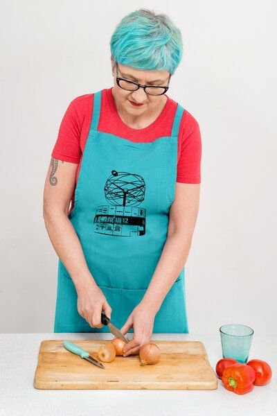 Hirschkind Bio-Kochschürze handgewebt Fair-Trade "Berliner Weltzeituhr" türkis