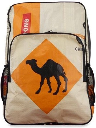 Upcycling Deluxe Eckiger Rucksack Kare aus Zementsack