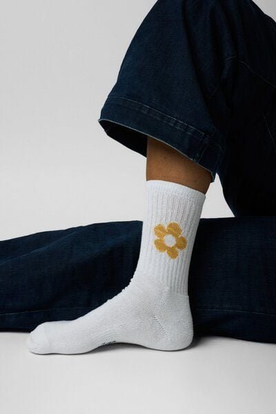 ettics STUDIO sock flower