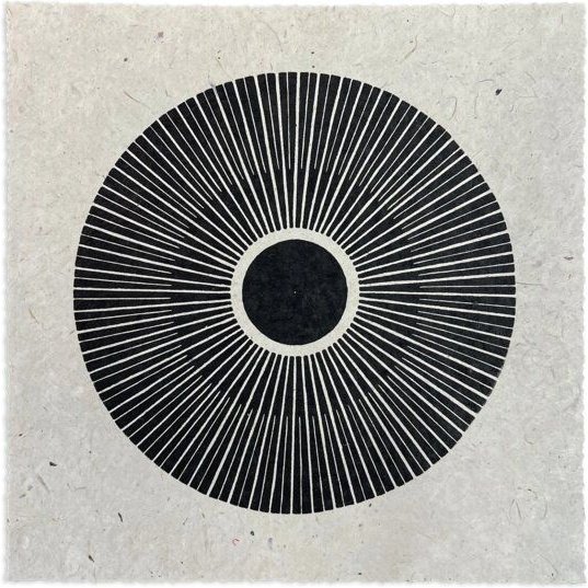 Veskor Cassiopeia CENTRAL SUN Sonnen Linoldruck | 22 × 22 cm | Schwarz auf Naturweiß