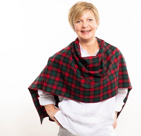 nahtur-design wärmender Poncho und Schulterwärmer aus 100% Schurwolle