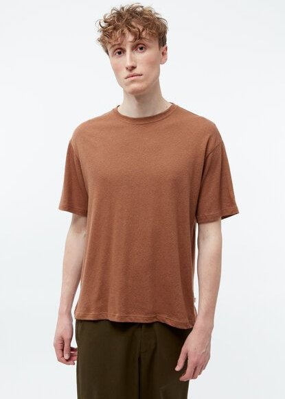 Thumbnail - Givn Berlin Leinen T-Shirt Modell: Lasse