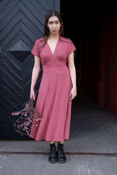 Thumbnail - Kleid Afrodyta Be My Valentine – Langes mit tiefem Ausschnitt – Kurze Ärmel – Leicht ausgestellter Saum – 100% in der EU...