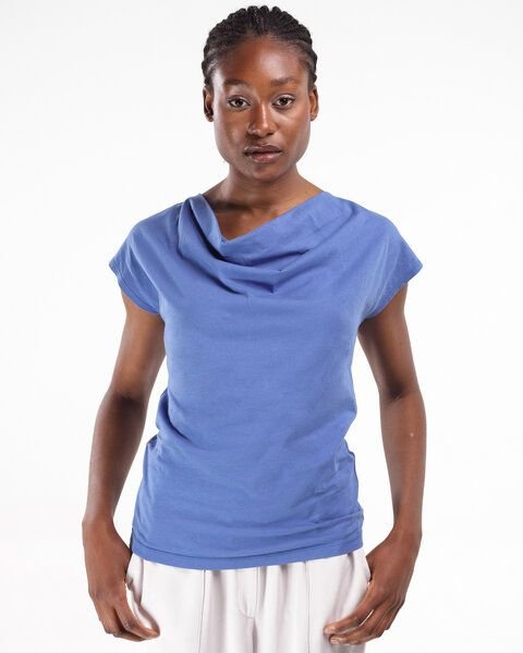 Alma & Lovis Shirt mit Wasserfall-Ausschnitt, aus Bio-Baumwolle | Short Cascade