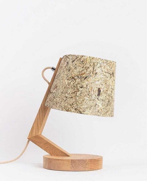 ALMUT von Wildheim dimmbare Tischlampe aus Eiche mit Lampenschirm aus Naturmaterialien