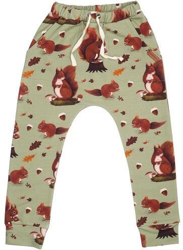 Kinder Jogginghose GOTS zertifiziert Bio-Baumwolle 95/5 Elasthan Grün Allover-Print „Squirrel Family“ – Walkiddy
