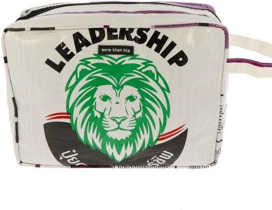 MoreThanHip Kulturbeutel aus recyceltem Zement- oder Fischfuttersack - Yindee