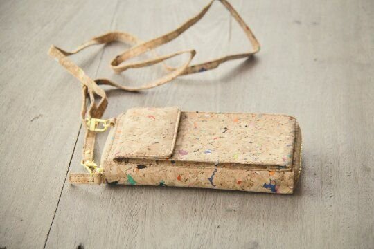 BY COPALA Portemonnaie, praktische Brieftasche mit Handyfach aus Kork mit farbigen Akzenten