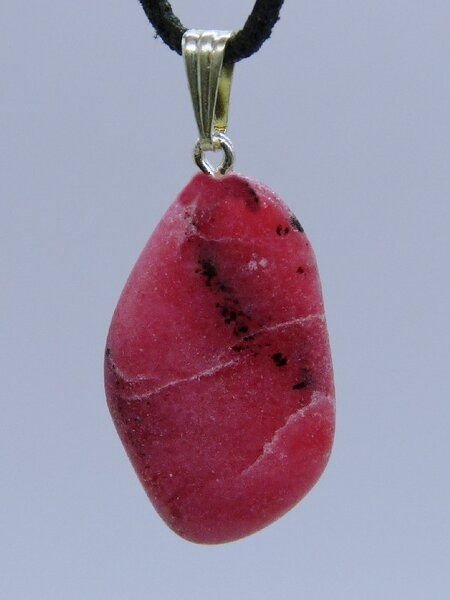 OneWorldMinerals Thulit aus Norwegen, Edelstein - Schmuckanhänger, mit Silberöse