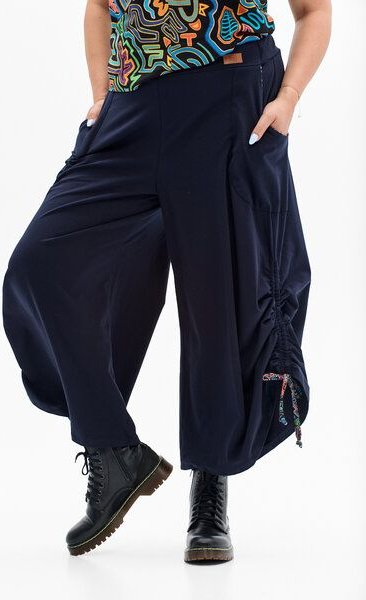 Weite Hose Buru – Hosenrock 3/4 Länge – Bio-Baumwolle – mit Taschen & verstellbaren Beinschnüren – Fair Fashion aus EU –...