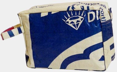 REFISHED fair fashion Necessaire 'WASH ME' - upcycelte Zementsäcke