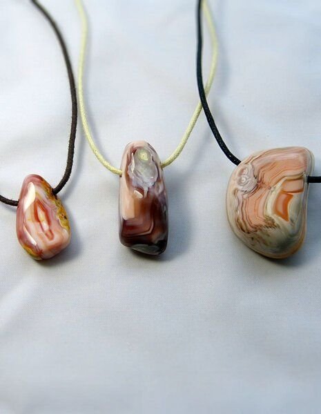 OneWorldMinerals 3 pink Achate aus Botsuana, Anhängerset