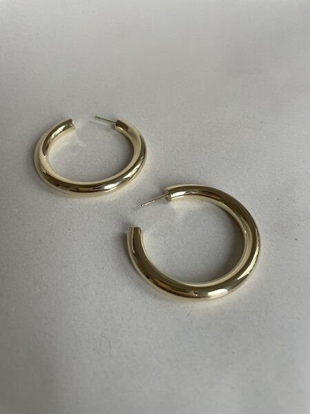 noemvri fashion label Renie Creolen