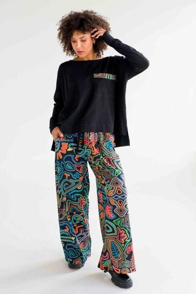 Thumbnail - Weite Damenhose Lazy – Bio-Baumwolle – Schwarz oder farbenfroher KOKOworld-Print – mit Taschen & elastischem Bund – für ...