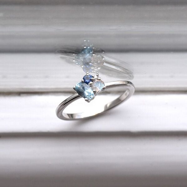 Thumbnail - Eppi Cluster-Ring mit Aquamarin, Labradorit, Saphir und Diamant Bluma