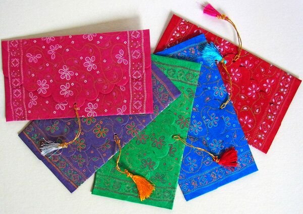 BAGHI Kuverts Set aus handgeschöpftem Seidelbastpapier/Set mit 5 Stück