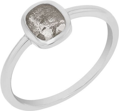 Eppi Ring mit einem Salt and Pepper Diamanten in Emerald-Form Christy