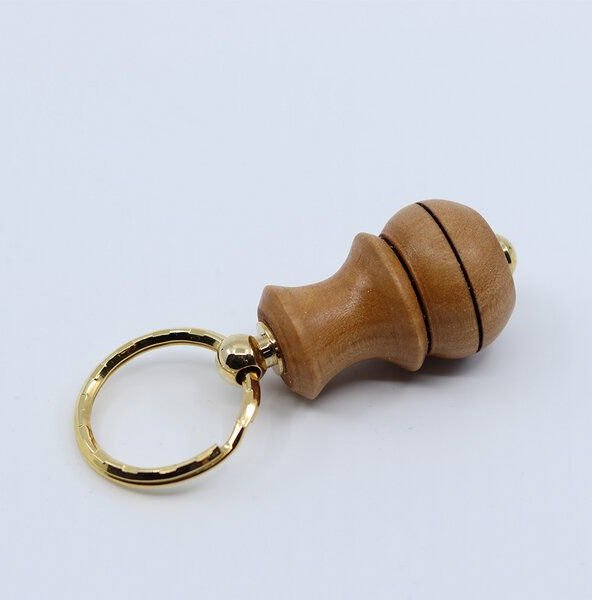 Lajos Varga Schlüsselanhänger Nussbaum