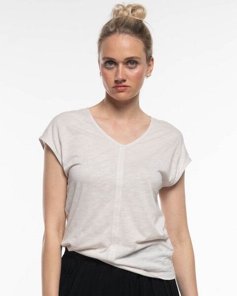 Alma & Lovis Legeres V-Shirt aus leichter Bio-Baumwolle / EcoVero | Flamé V