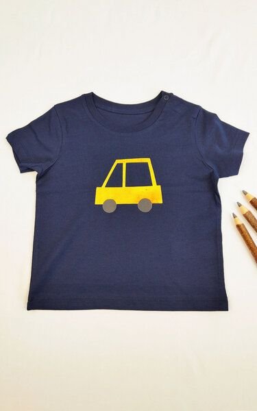 Meladi Kinder Baby-Shirt aus Biobaumwolle - Gelbes Auto auf Navy Blau