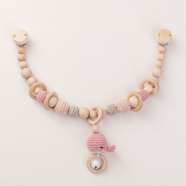 NoniKids Berlin Kinderwagenkette Holz *Amigurumi Wal Rassel* 3 Farben | Bio Baumwolle