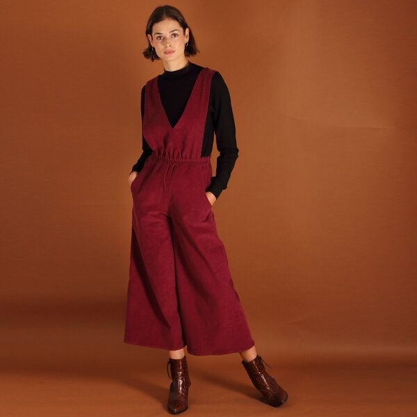ManduTrap Jumpsuit, Latzhose Clara aus einem Bio- Baumwollcord in berry