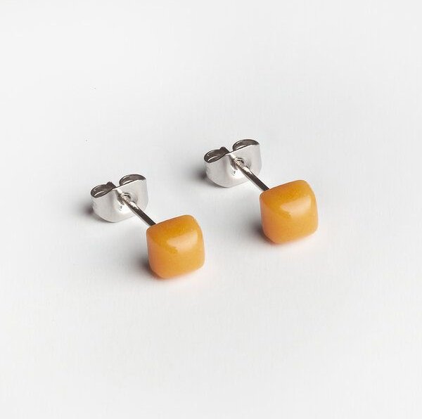 ALEXASCHA Winzige Ohrstecker aus recyceltem Glas | 4mm