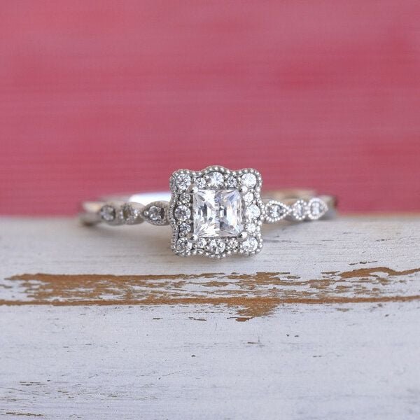 Eppi Vintage-Ring mit glänzenden Diamanten Venera
