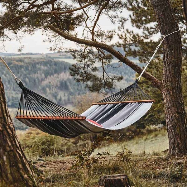 Thumbnail - HängemattenGlück Famosa, Hängematte mit Stab aus Bio-Baumwolle, GOTS zertifiziert