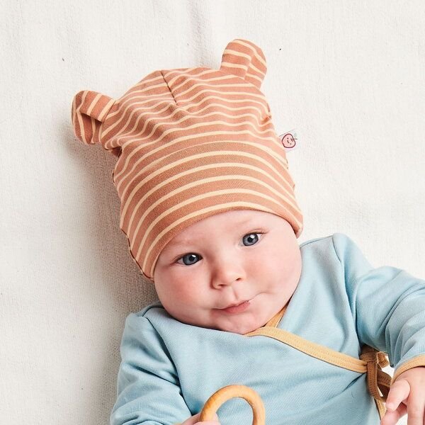 Cheeky Apple Gefüttertes Häubchen mit Bärenohren "Streifen Caramell" aus Bio-Baumwolle
