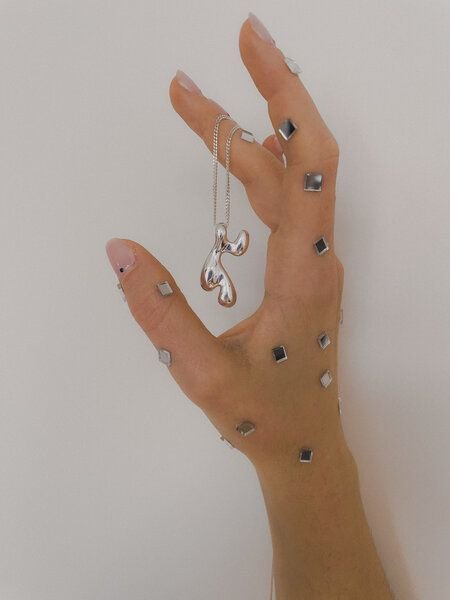 noemvri fashion label Kettenanhänger Carrie