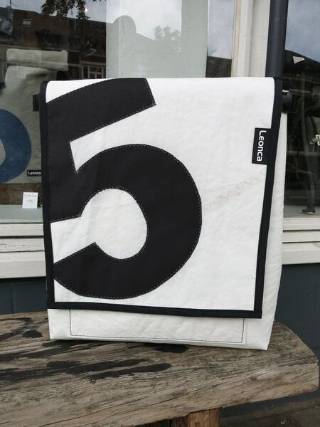 Leonca Rucksack Segel mit Wunschzahl