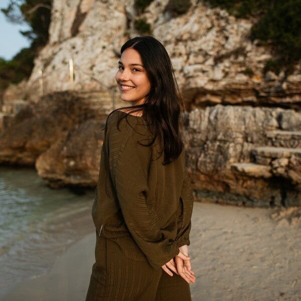 NORDLICHT Damen Bluse Hanna Oversize | Olivgrün gestreift aus 100% Tencel
