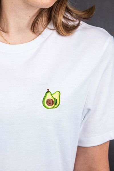 sticknic T-Shirt mit Avocado Motiv gestickt - Minimalistische Stickerei - Auch als Geschenk