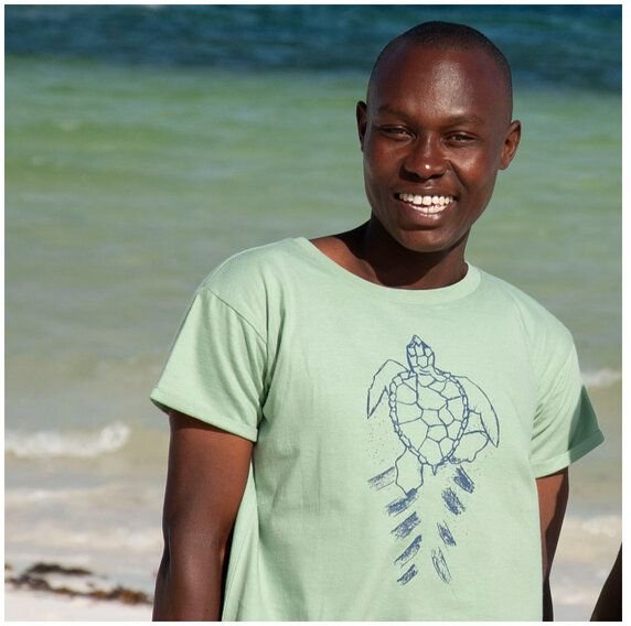 Kipepeo-Clothing Herren Print T-Shirt aus Bio-Baumwolle WATAMU Schildkröte Mintgrün Made in Africa