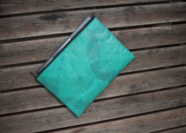 BY COPALA 13–14" nachhaltige vegane Laptoptasche aus Blättern, MacBook Hülle in türkis