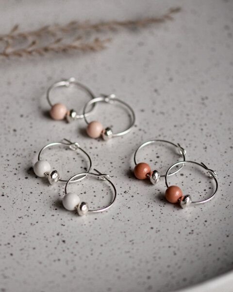 lille mus Creolen 'Porzellanperle' aus Porzellan und 925 Silber / vergoldet