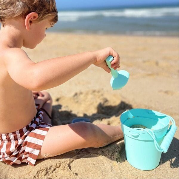 PETIKIDS Silikon-Sand- und Strandspielzeug (1 Eimer, 1 Schaufel und 4 Strandaccessoires + Tragetasche)