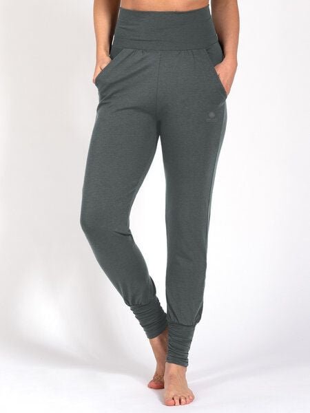 Magadi Yoga- und Wohlfühlhose Paula aus weichem Naturmaterial, mit Taschen