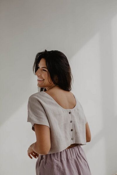 Thumbnail - AmourLinen Leinen-Crop-Top mit Knöpfen LISA