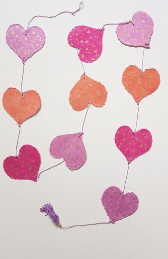 BAGHI Herzgirlande aus handgeschöpftem Papier