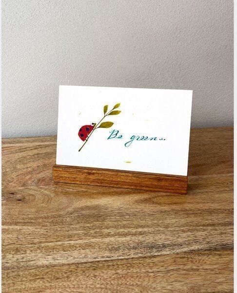 Sundara Geschenkset Kartenständer + Grußkarte BE GREEN