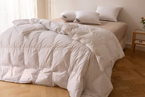 Daunendecke “Yumeko” aus Recycled All Seasons