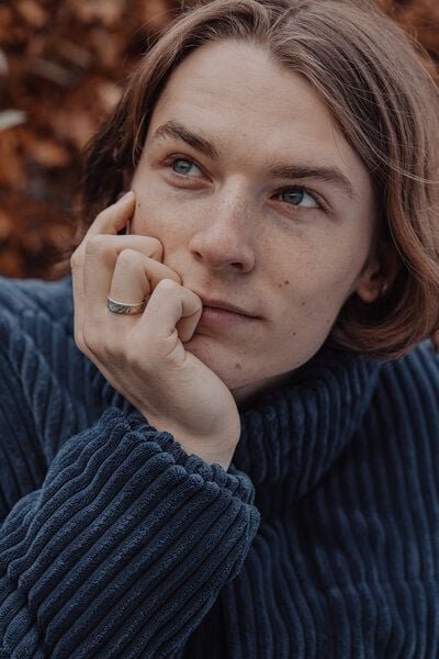 Nella & Sina Gehämmerter Ring Leonardo in Silber und Gold