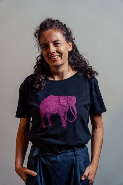 NanMa Bio-Baumwoll-Shirt Elefant | handbedruckt in Österreich | schwarz l Damen l loose fit | lokal & fair & vegan