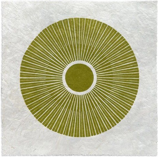 Veskor Cassiopeia CENTRAL SUN Sonnen Linoldruck | 22 × 22 cm | Lindgrün auf Naturweiß