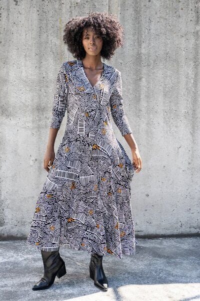 Kleid Lia – Maxikleid mit ausgestelltem Rock – Lange Ärmel – V-Ausschnitt – Versteckte Taschen – Farbenfroher einzigarti...