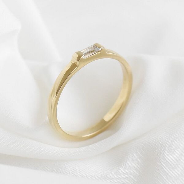 Thumbnail - Eppi Ring mit einem Diamanten in Baguette-Form Xenia