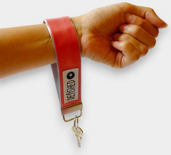 REFISHED fair fashion Schlüsselanhänger 'WRISTER' - upcycelte Fahnen