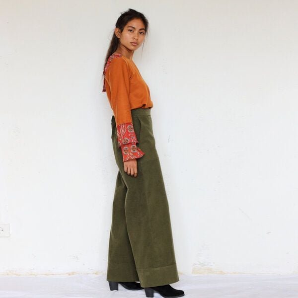 ManduTrap Ausgestellte Hose aus Cord/ Biobaumwolle kbA in blau oder grün